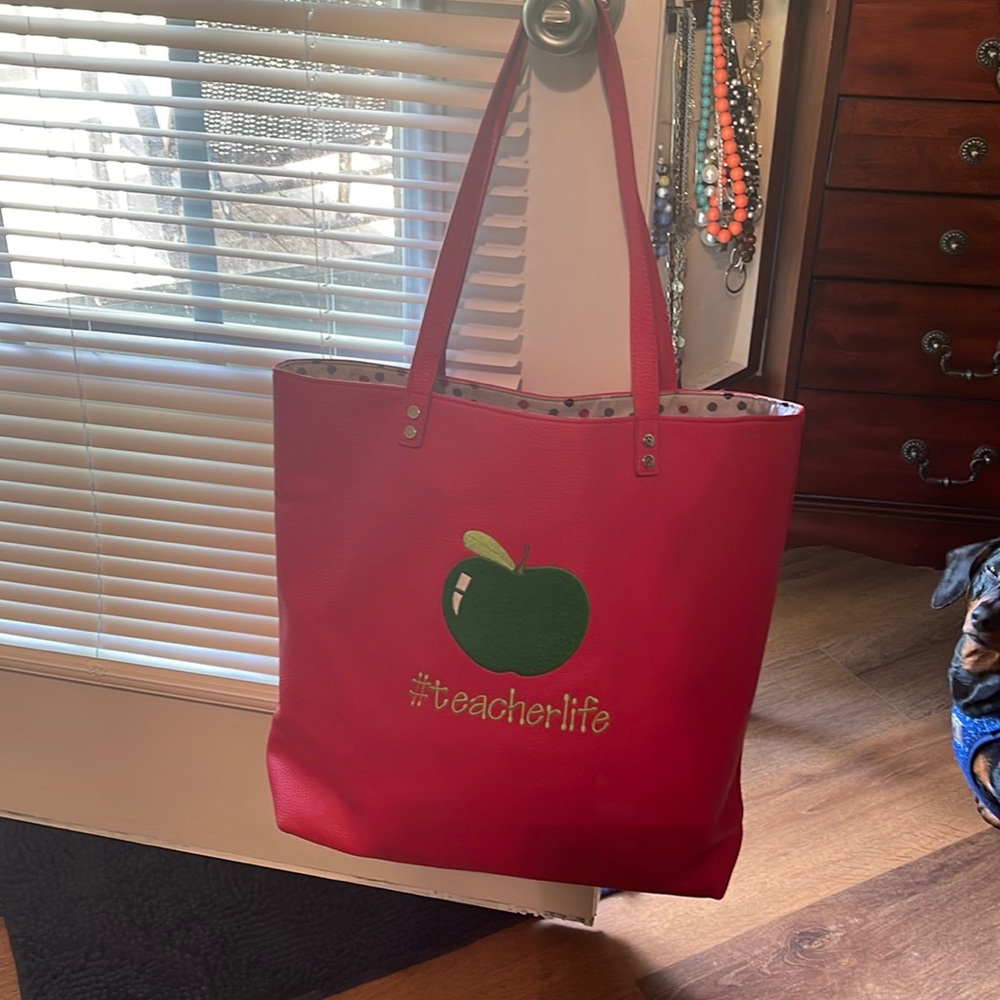 NWOT 31 Cindy Tote-red w/green apple #teacherlife PERFECT for a teacher!!!